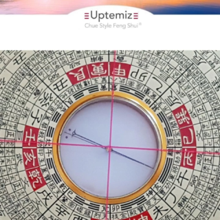 Le calculateur est l'un des outils utilisés pour le diagnostic Feng Shui. Le but est d'identifier de manière précise ce qui se passe dans la maison et de proposer des solutions pour corriger un problème. Proposer exclusivement du bien-être sans nommer avec précision la maladie de la maison, ce n'est pas un Feng Shui digne de se nommer ainsi. #fengshuichuestyle